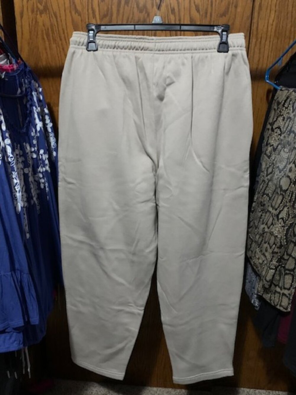 NWT Reebok sweat pants - Picture 2 of 4